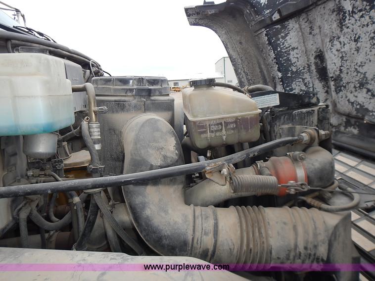 image for item J6310 2000 GMC C7500 service truck