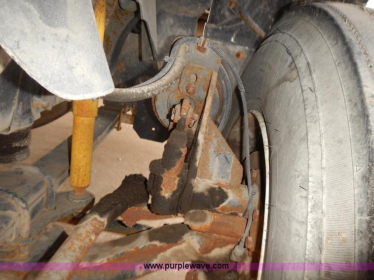 image for item J6310 2000 GMC C7500 service truck