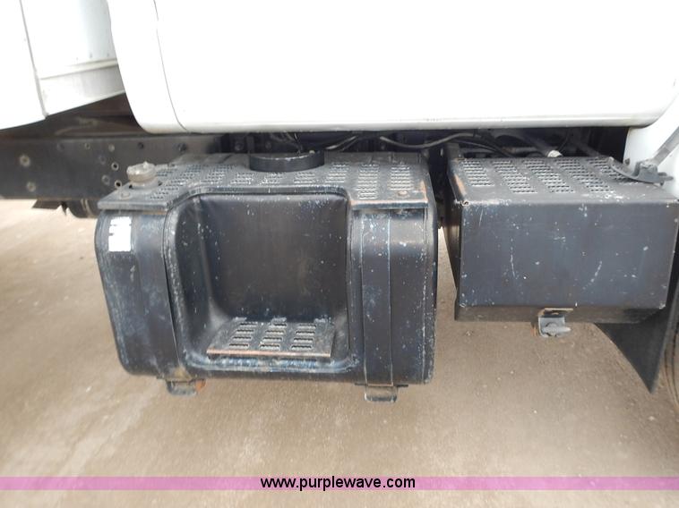 image for item J6310 2000 GMC C7500 service truck