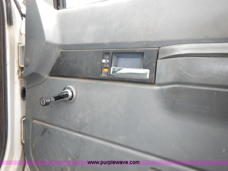 image for item J6310 2000 GMC C7500 service truck