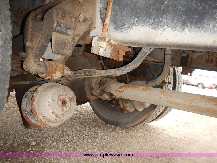 image for item J6310 2000 GMC C7500 service truck