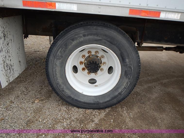 image for item J6310 2000 GMC C7500 service truck