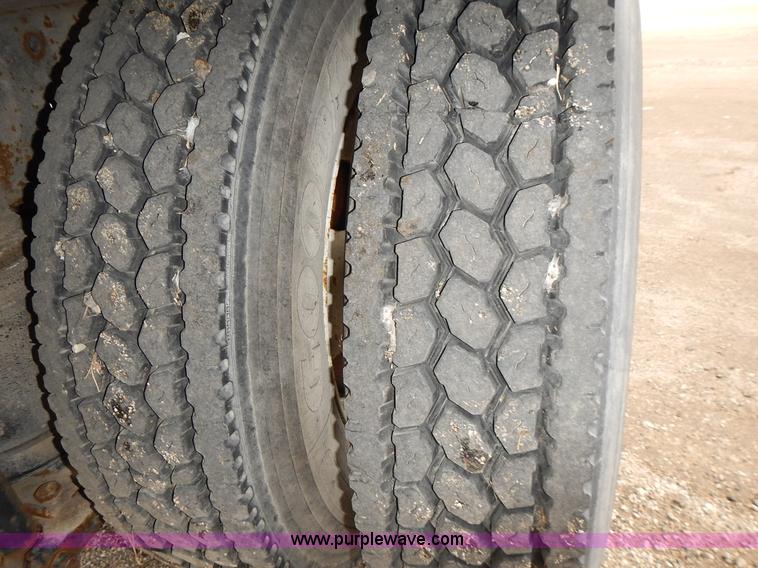 image for item J6310 2000 GMC C7500 service truck