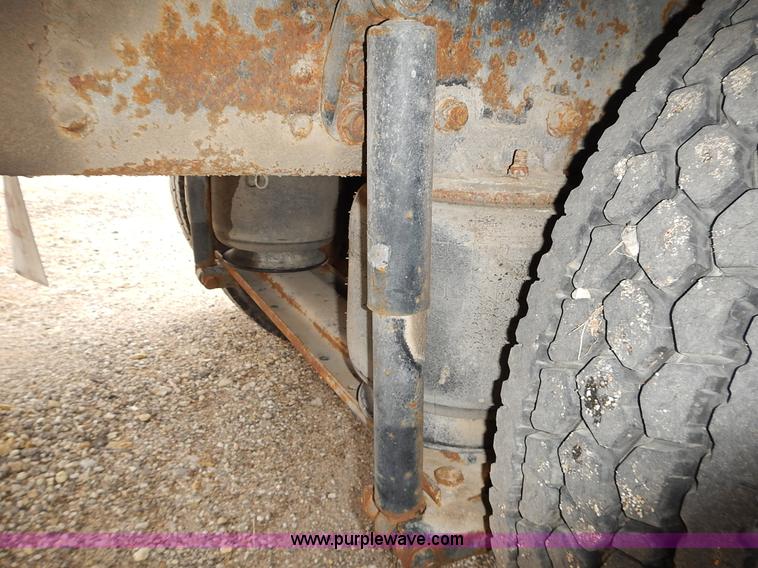 image for item J6310 2000 GMC C7500 service truck