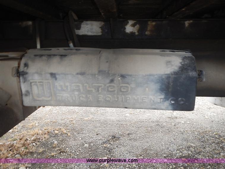 image for item J6310 2000 GMC C7500 service truck