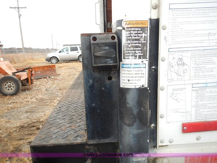 image for item J6310 2000 GMC C7500 service truck