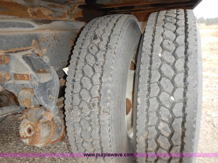 image for item J6310 2000 GMC C7500 service truck