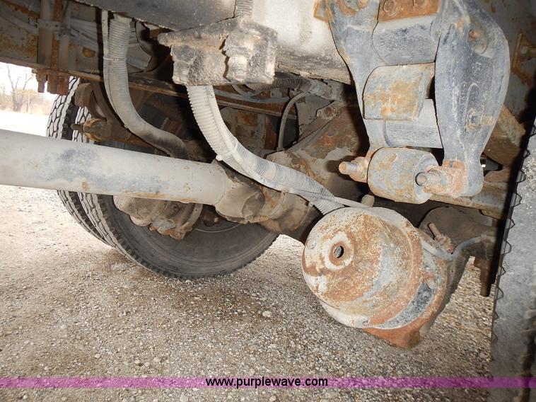 image for item J6310 2000 GMC C7500 service truck