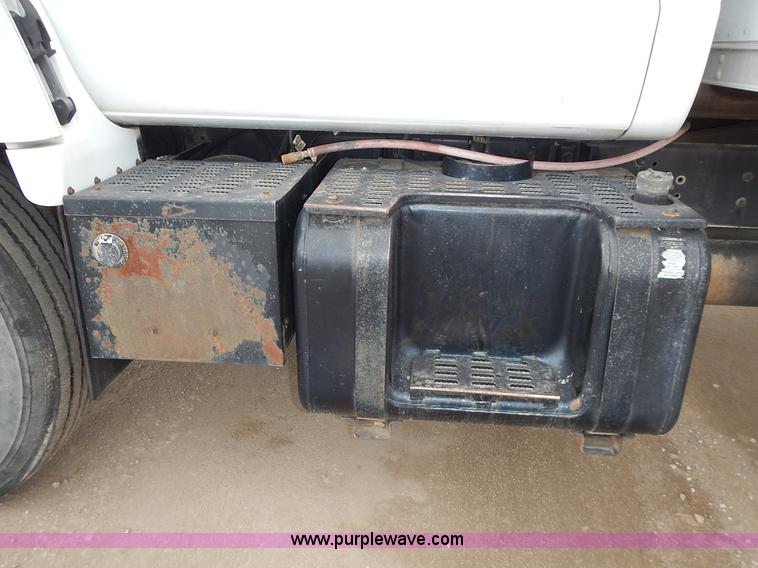 image for item J6310 2000 GMC C7500 service truck