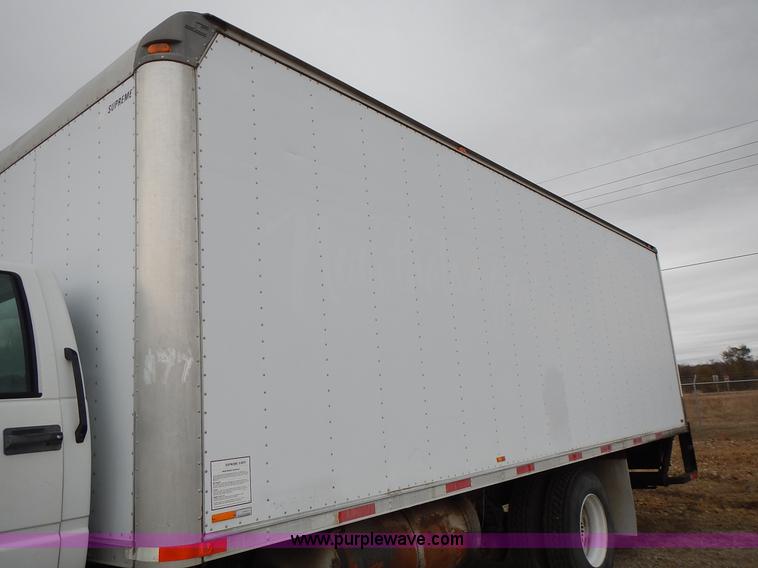 image for item J6310 2000 GMC C7500 service truck