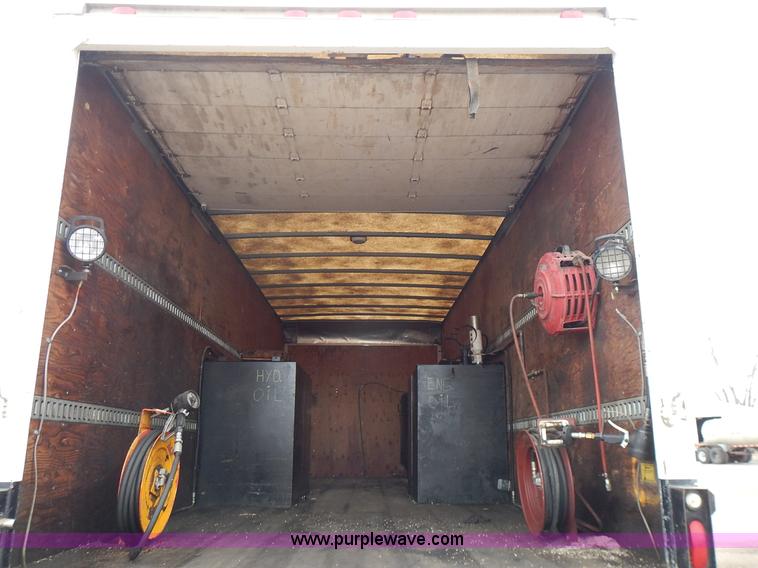 image for item J6310 2000 GMC C7500 service truck