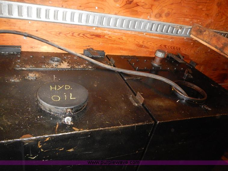 image for item J6310 2000 GMC C7500 service truck