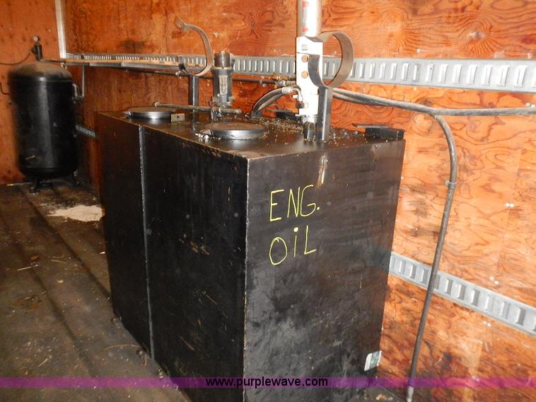 image for item J6310 2000 GMC C7500 service truck