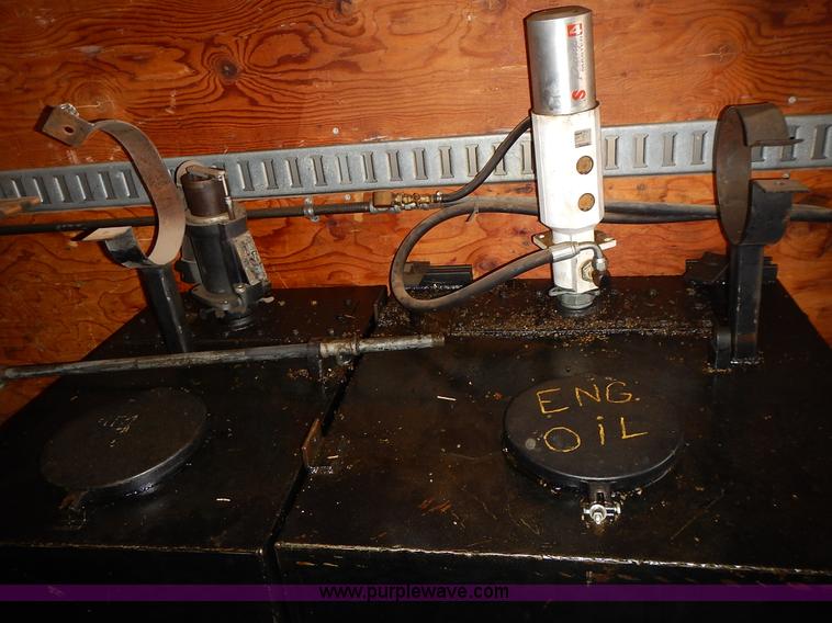 image for item J6310 2000 GMC C7500 service truck