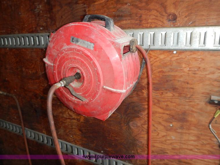 image for item J6310 2000 GMC C7500 service truck