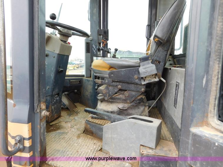 image for item J6831 1997 Case 821B wheel loader