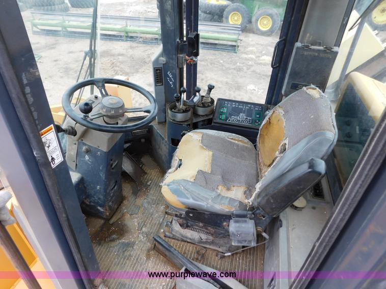 image for item J6831 1997 Case 821B wheel loader