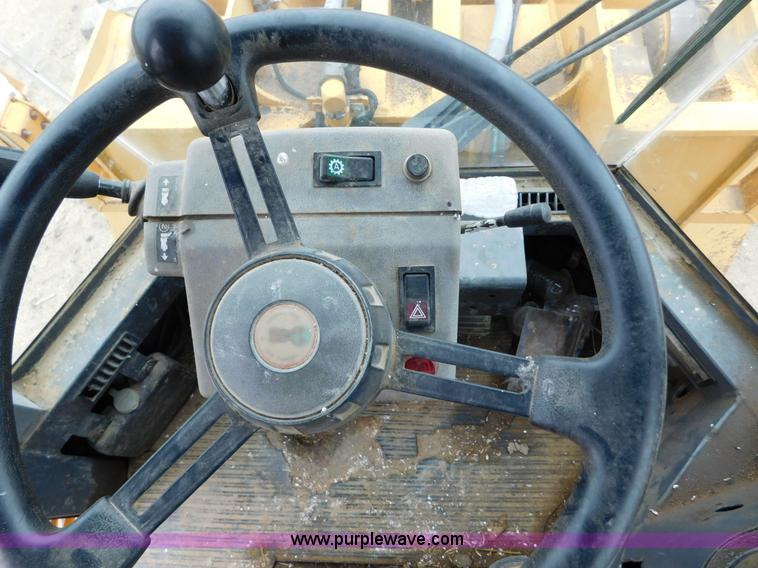 image for item J6831 1997 Case 821B wheel loader