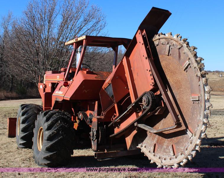 image for item J7692 Ditch Witch R100P rock saw