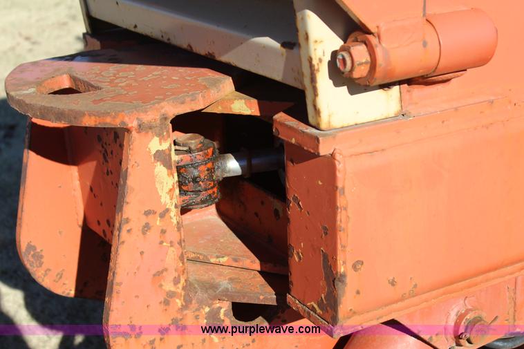 image for item J7692 Ditch Witch R100P rock saw