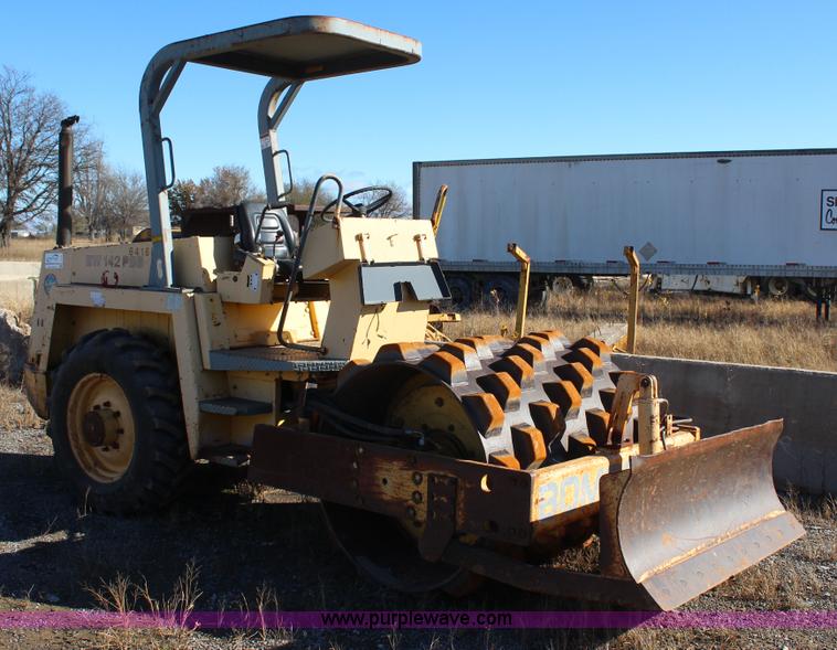 image for item J7742 Bomag BW142PDB-2 vibratory drum roller