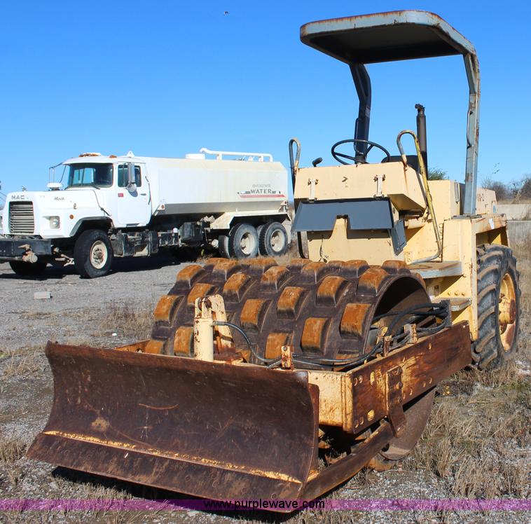 image for item J7742 Bomag BW142PDB-2 vibratory drum roller