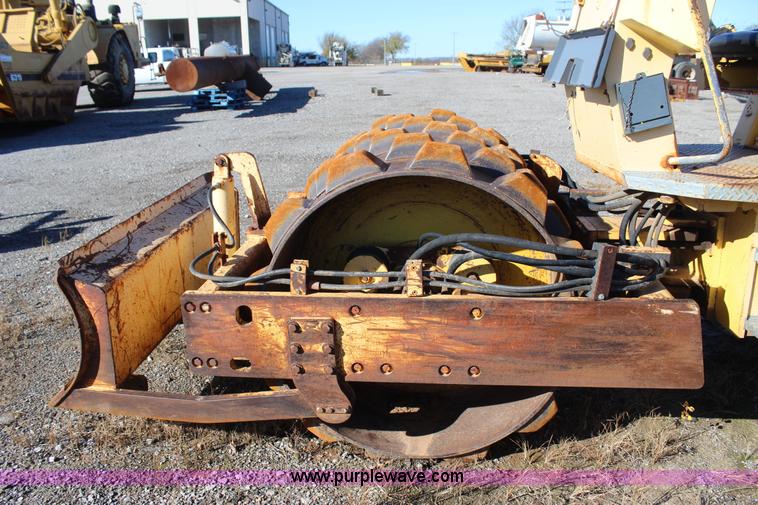 image for item J7742 Bomag BW142PDB-2 vibratory drum roller