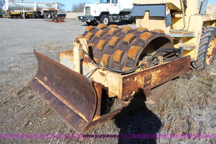 image for item J7742 Bomag BW142PDB-2 vibratory drum roller