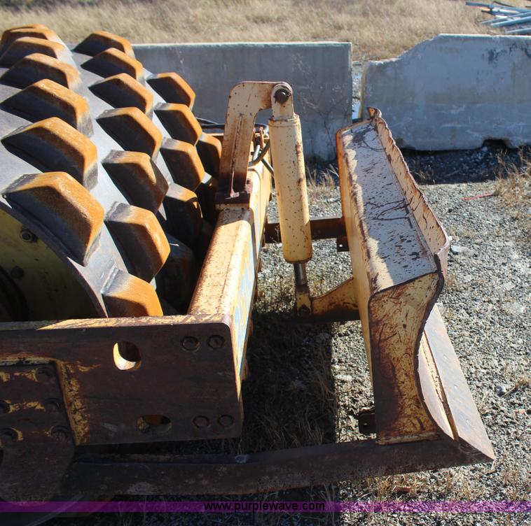 image for item J7742 Bomag BW142PDB-2 vibratory drum roller