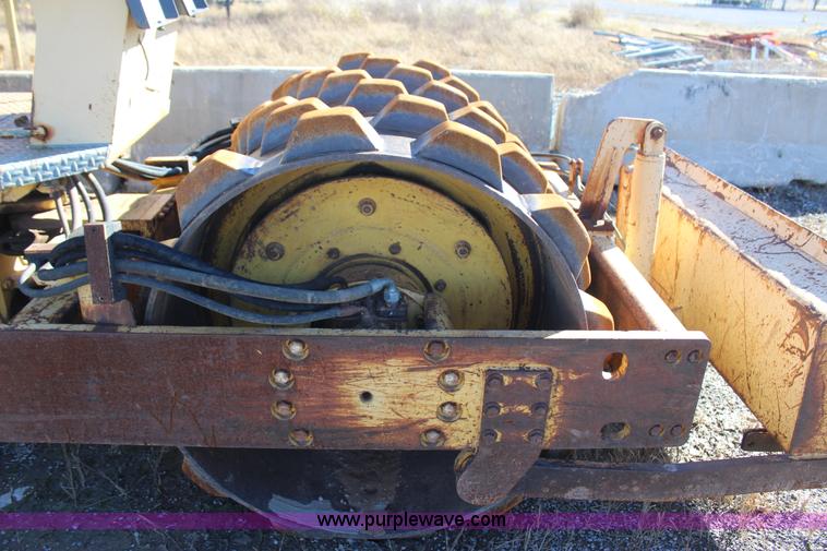 image for item J7742 Bomag BW142PDB-2 vibratory drum roller