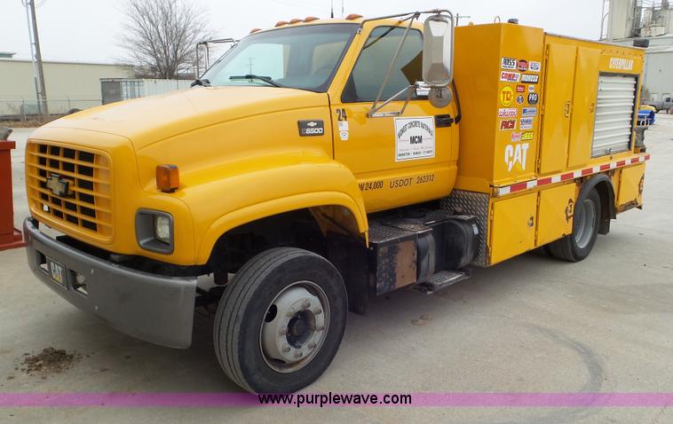 image for item J8391 2001 Chevrolet C6500 service truck with crane