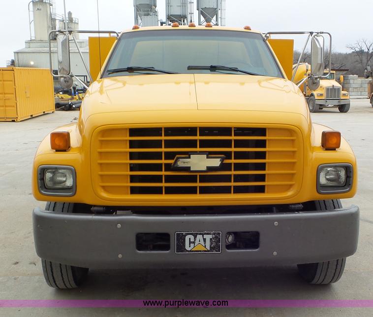 image for item J8391 2001 Chevrolet C6500 service truck with crane