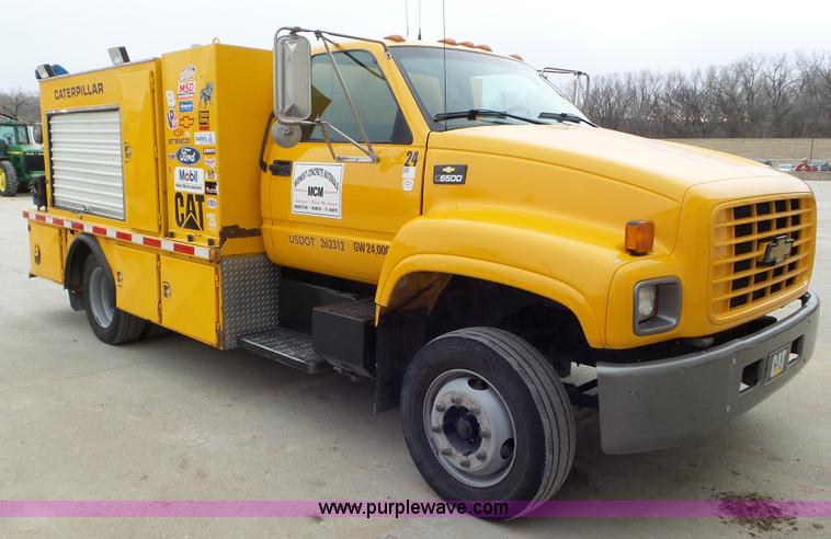 image for item J8391 2001 Chevrolet C6500 service truck with crane