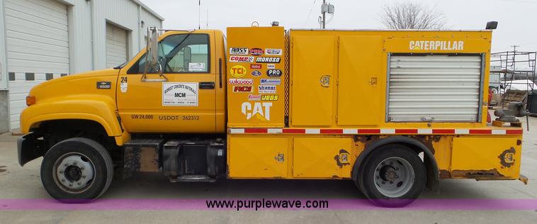 image for item J8391 2001 Chevrolet C6500 service truck with crane