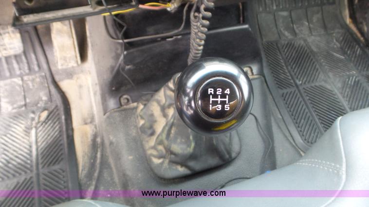 image for item J8391 2001 Chevrolet C6500 service truck with crane