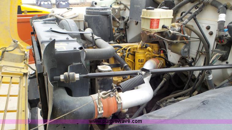 image for item J8391 2001 Chevrolet C6500 service truck with crane