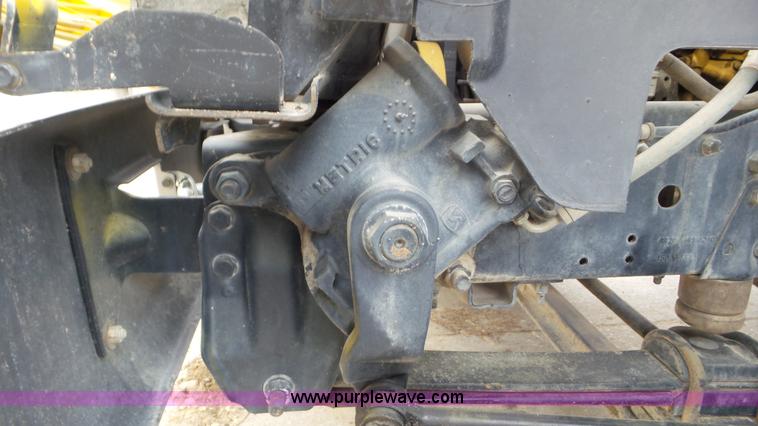 image for item J8391 2001 Chevrolet C6500 service truck with crane