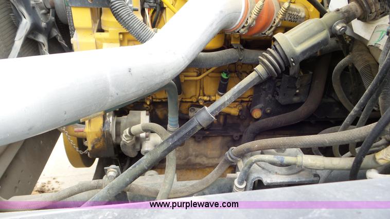 image for item J8391 2001 Chevrolet C6500 service truck with crane