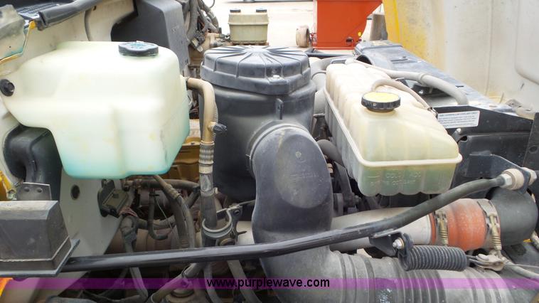 image for item J8391 2001 Chevrolet C6500 service truck with crane