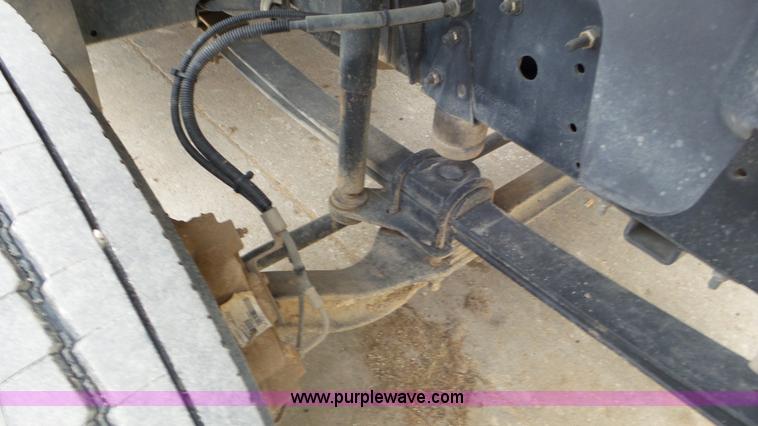 image for item J8391 2001 Chevrolet C6500 service truck with crane