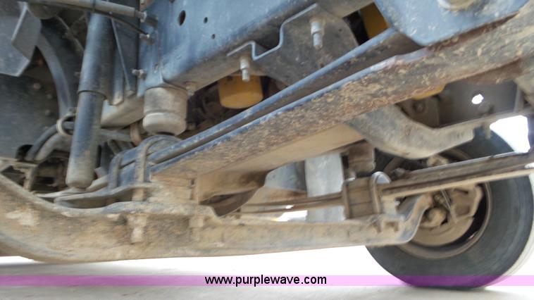 image for item J8391 2001 Chevrolet C6500 service truck with crane