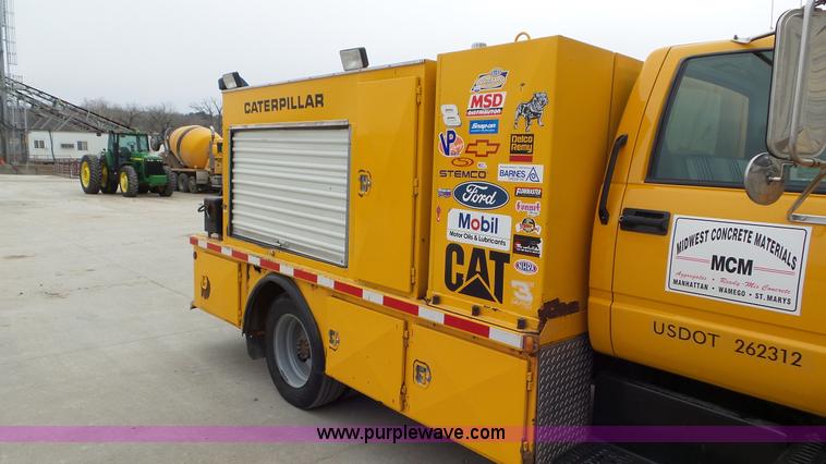 image for item J8391 2001 Chevrolet C6500 service truck with crane