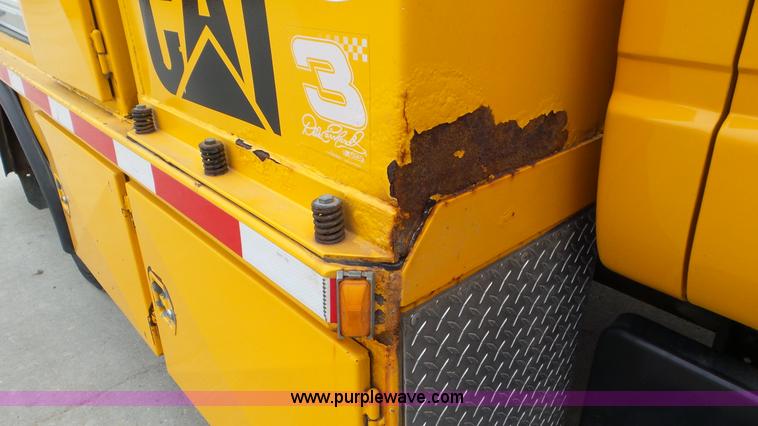 image for item J8391 2001 Chevrolet C6500 service truck with crane