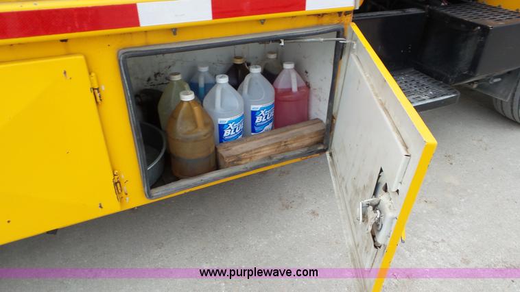 image for item J8391 2001 Chevrolet C6500 service truck with crane