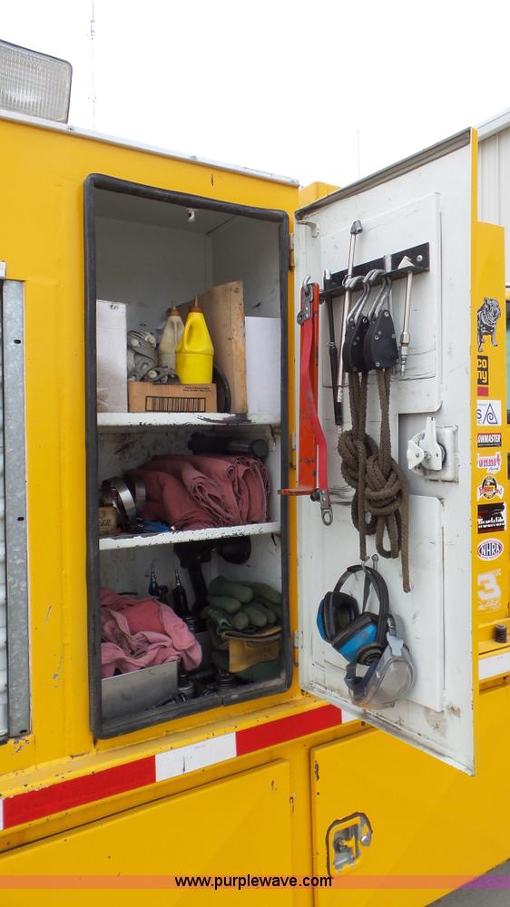 image for item J8391 2001 Chevrolet C6500 service truck with crane