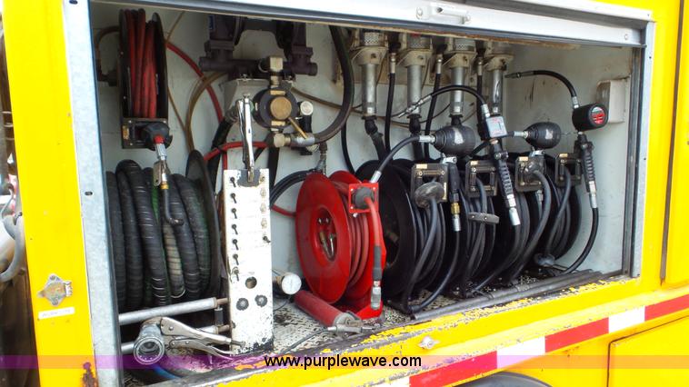 image for item J8391 2001 Chevrolet C6500 service truck with crane