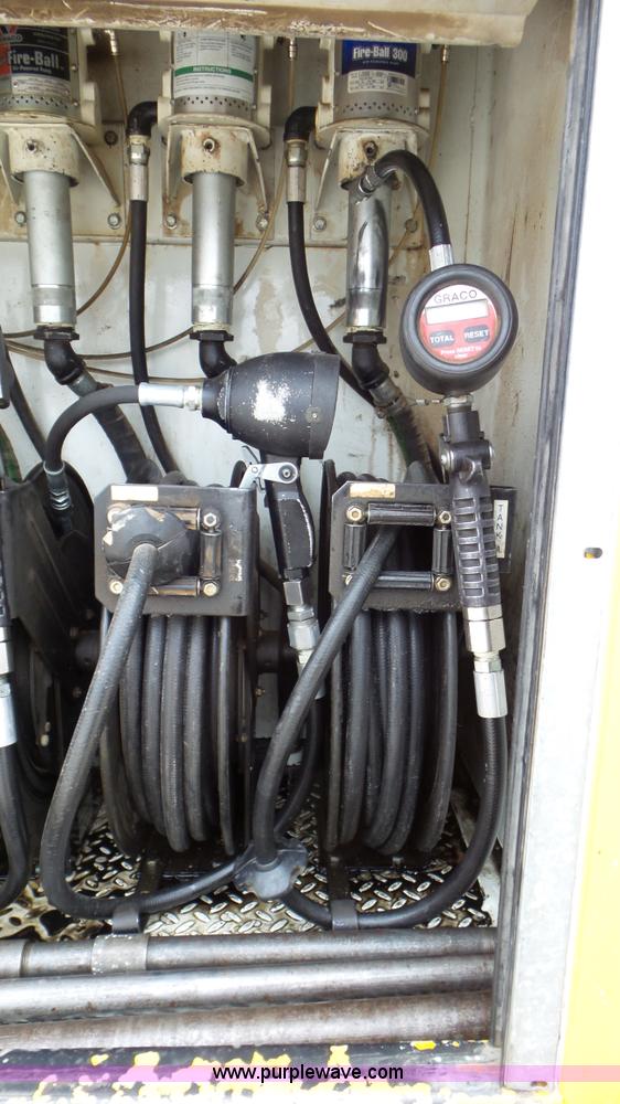 image for item J8391 2001 Chevrolet C6500 service truck with crane