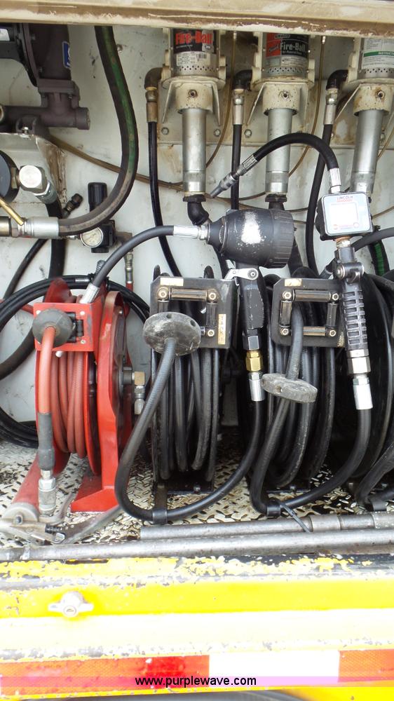 image for item J8391 2001 Chevrolet C6500 service truck with crane