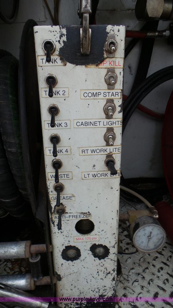 image for item J8391 2001 Chevrolet C6500 service truck with crane