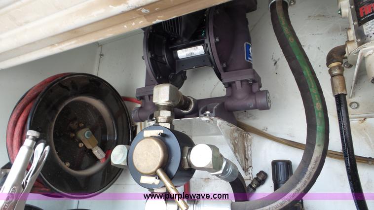 image for item J8391 2001 Chevrolet C6500 service truck with crane